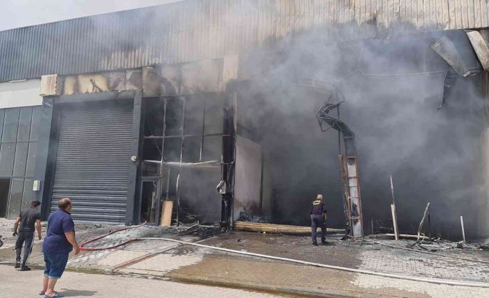 Nazilli OSB’deki yangında 4 iş yeri ve bir araç zarar gördü