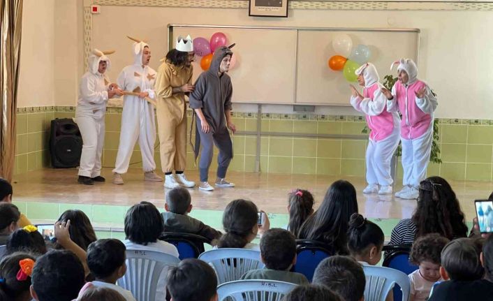 NEVÜ Tiyatro Kulübü “Ormanda” Adlı Tiyatro Oyununu Karaburna Köyü’nde Sahneledi