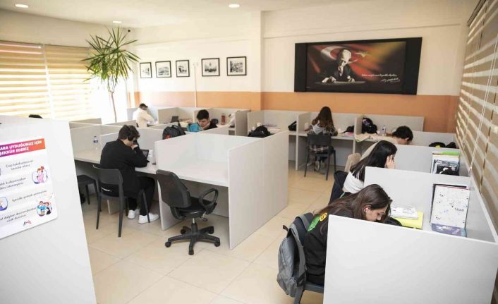 Öğrenci Çalışma Merkezi, öğrencilere konforlu bir ortam sağlıyor