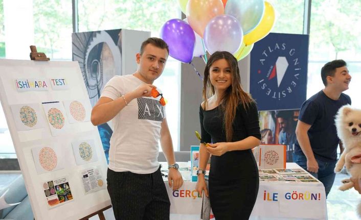 Optisyenlik bölümü öğrencileri, renk körlüğüne ve erken göz muayenesinin önemine dikkat çekti