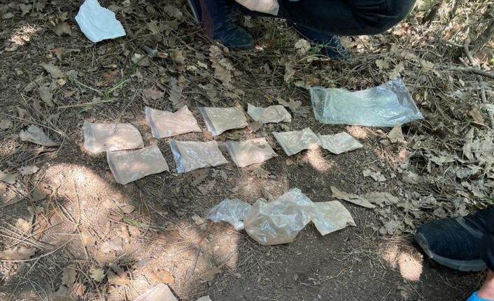 Otoyol kenarında uyuşturucu satışına polisten suçüstü