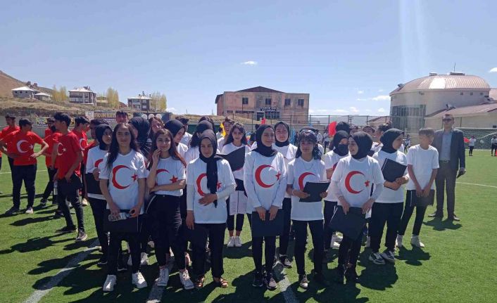 Özalp’te 19 Mayıs Atatürk’ü Anma, Gençlik ve Spor Bayramı coşkusu