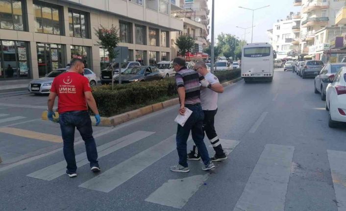 Park ederken çarptığı motosikletteki 2 kişi yaralandı