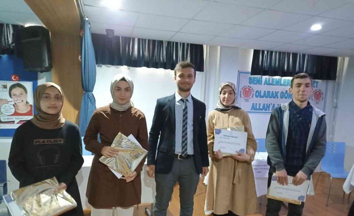 Posof Aşık Sabit Müdami Anadolu İmam Hatip Lisesi il birincisi oldu
