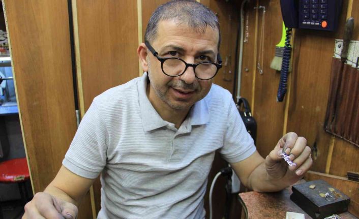 Sadece altın ve gümüş işlemiyor; aynı zamanda gönül köprüsü kuruyor