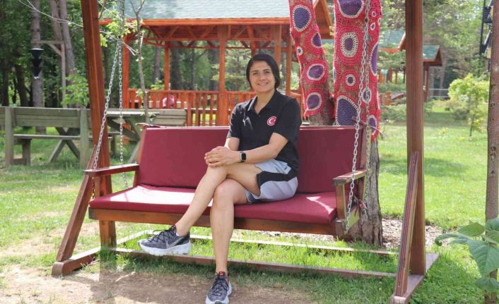 Sağlık sorunu sebebiyle yüzmeyi bıraktı, milli formayla Avrupa Şampiyonası’na hazırlanıyor