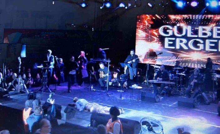 Sahnede fenalaşan Gülben Ergen: "Meslek hayatımda ilk kez sahneden ambulansa, sonra da hastaneye kaldırıldım"