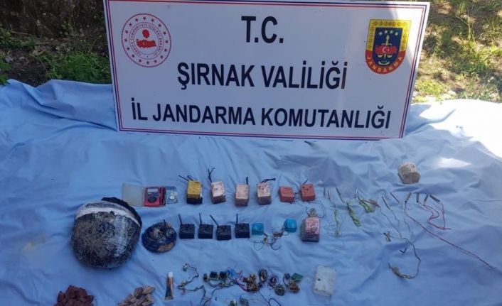 Şırnak’ta toprağa gömülü patlayıcı ve çok sayıda mühimmat bulunarak imha edildi
