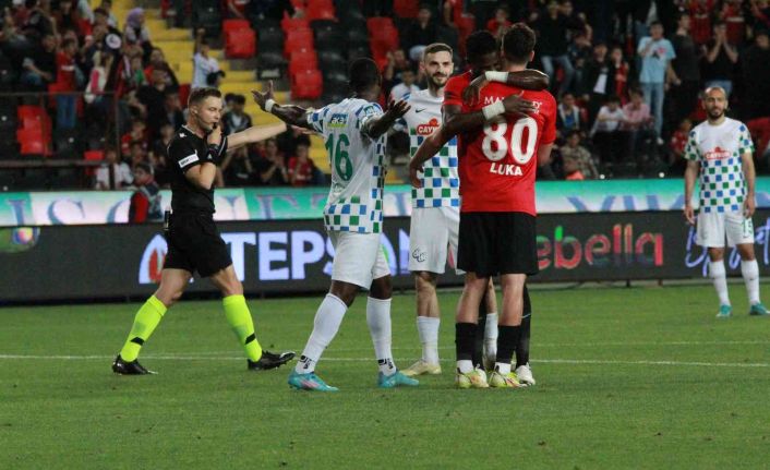 Spor Toto Süper Lig: Gaziantep FK: 1 - Çaykur Rizespor: 0 (İlk yarı)