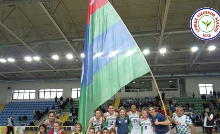 Süper Lig’den düşmeyi garantileyen Rizespor’dan Süper Lig’e yükselen Rize Belediyespor’a kutlama