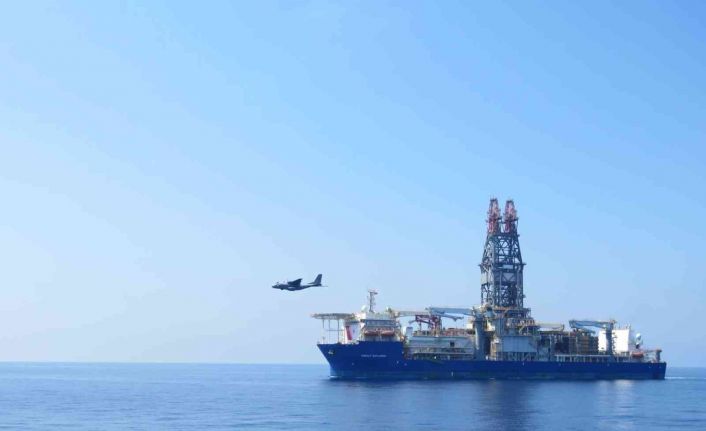 TCG Bartın korveti ve Deniz Karakol Uçağı, yeni sondaj gemisine refakat etti