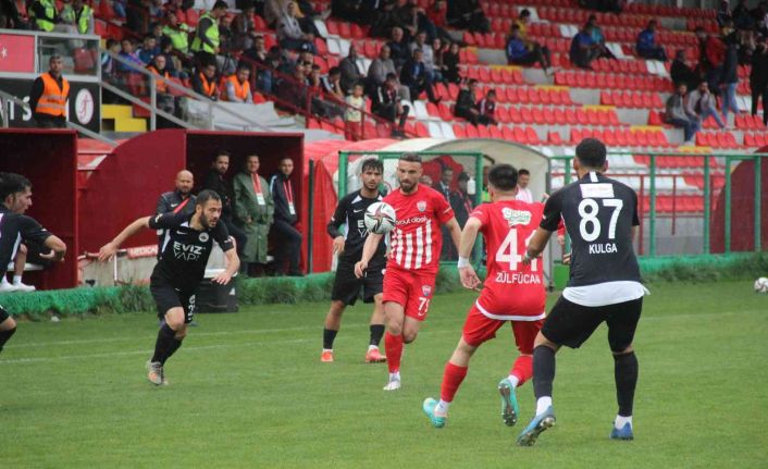TFF 3. Lig: HD Elazığ Karakoçan FK: 3 - Kuşadasıspor: 2