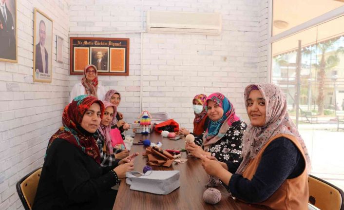 Toroslar’ın kursunda oyuncak yapıp gelir sağlıyorlar