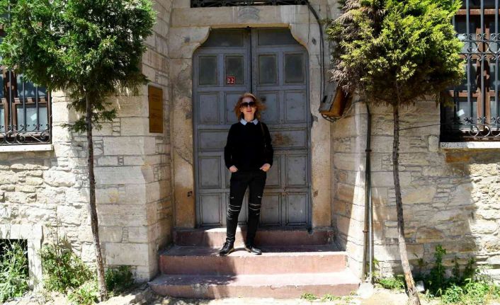 Ünlü sanatçı Alexandra Gravas atalarının izini Söke’de buldu