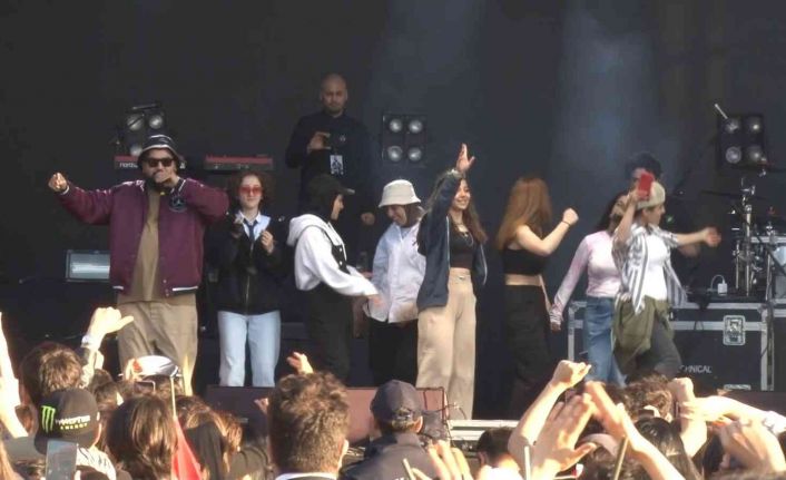 Üsküdar’da 19 Mayıs coşkusu Eypio, Fatma Turgut ve Manga rüzgarıyla yaşandı