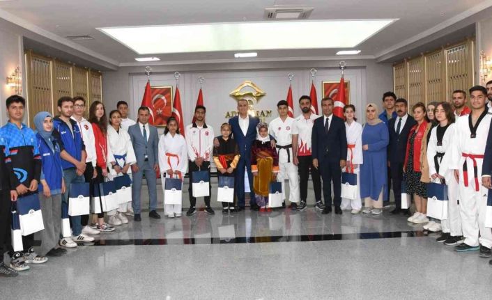 Vali Çuhadar’ın 19 Mayıs Atatürk’ü Anma, Gençlik ve Spor Bayramı mesajı