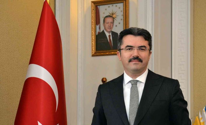 Vali Memiş: "Demokratik hayatın temel unsuru Dünya Basın Özgürlüğü Günü kutlu olsun"