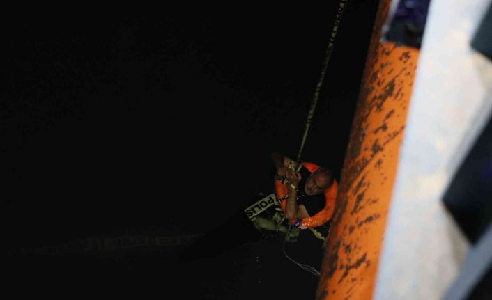 Yasak aşk yaşayan sevgililer köprüden suya atladı: Kadın öldü, Erkek kurtuldu