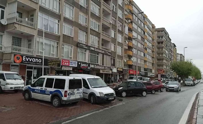 Yaşlı kadın yalnız yaşadığı evinde ölü bulundu