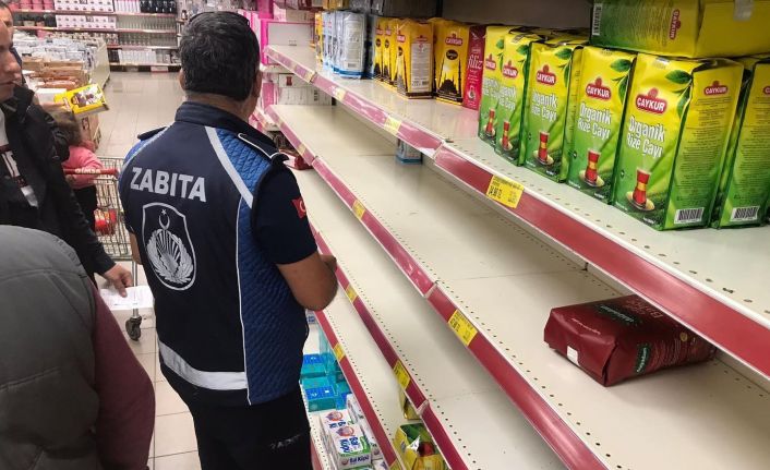Zammı fırsat bilip çayları satıştan çeken süper markete ceza kesildi