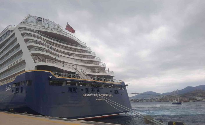 237 metrelik gemi 525 yolcusuyla Bodrum’da