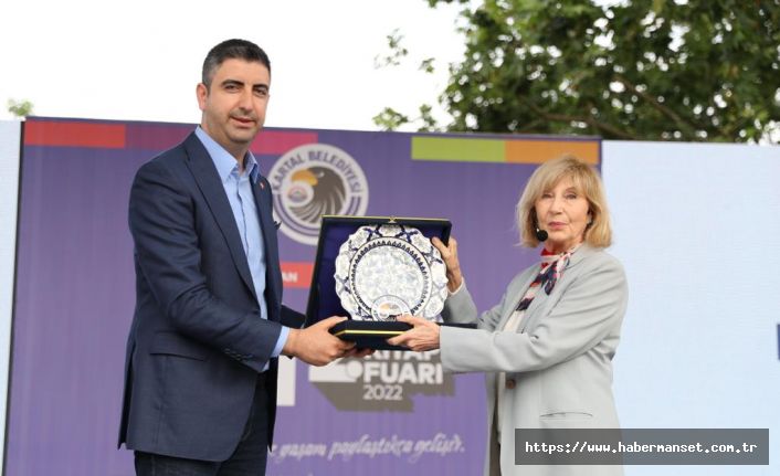 2. Kartal Kitap Fuarı’nda, Ünlü Yazar Ayşe Kulin’e Onur ve Emek Ödülü