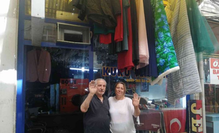 58 yıllık kuru temizlemeci, 30 yıl önce unutulan kıyafetleri saklıyor