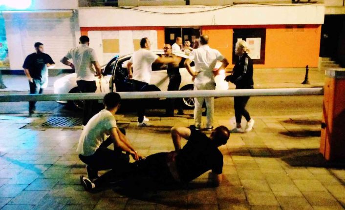 Alacak verecek meselesi yüzünden çıkan silahlı, sopalı ve bıçaklı kavga kamerada