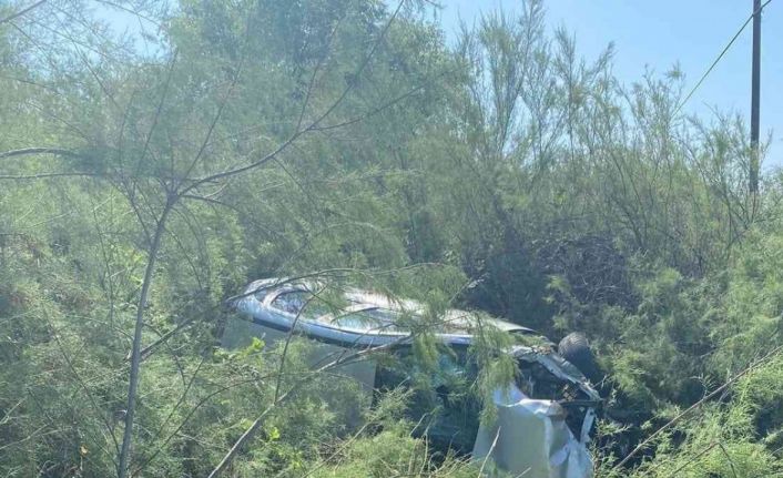 Alaşehir’de kontrolden çıkan araç şarampole uçtu: 2 yaralı