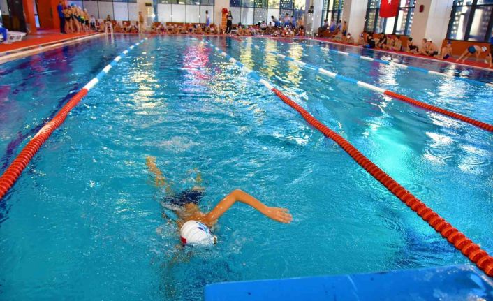 Aliağa Gençlik Merkezinde yaz dönemi yüzme kursları başlıyor
