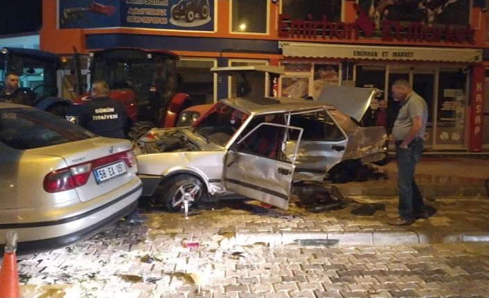 Alkollü sürücü ortalığı savaş alanına çevirdi: Park halindeki araca böyle çarptı