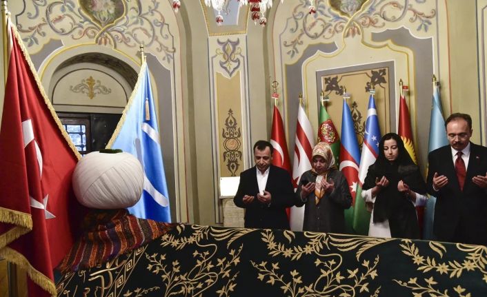 Anayasa Mahkemesi Başkanı Arslan, Ertuğrul Gazi ve Şeyh Edebali türbelerini ziyaret etti