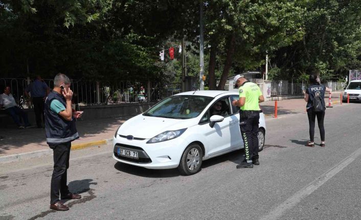 Antalya’da 682 personelin katılımı ile yapılan ‘huzur’ uygulamasında 12 kişi yakalandı