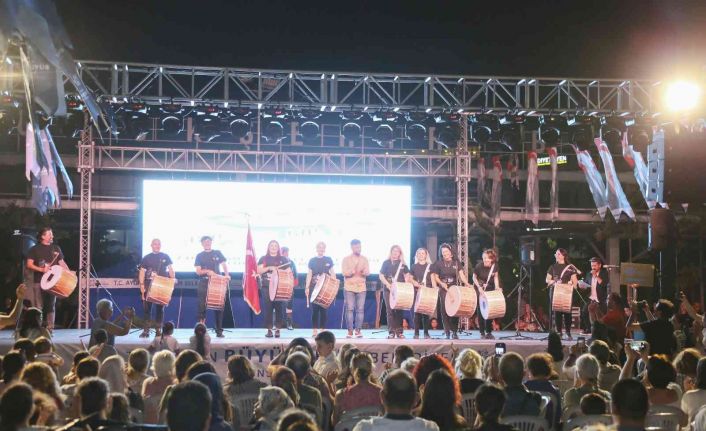 Aydın Büyükşehir Belediyesi’nin ritim gösterisi şölene dönüştü