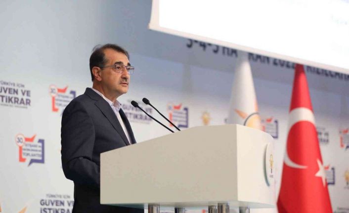 Bakan Dönmez: “Yol arkadaşlarımızla enerjideki küresel gelişmeleri ve ülkemize yansımalarını ele aldık”