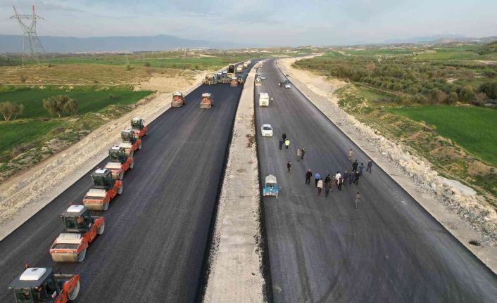 Bakan Karaismailoğlu; "Aydın-Denizli Otoyolu yılda 731 milyon lira tasarruf sağlayacak"