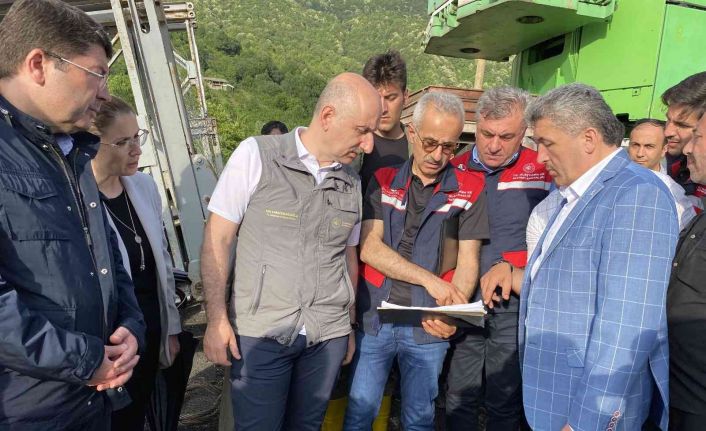 Bakan Karaismailoğlu, sel ve taşkınların yaşandığı Bartın’da