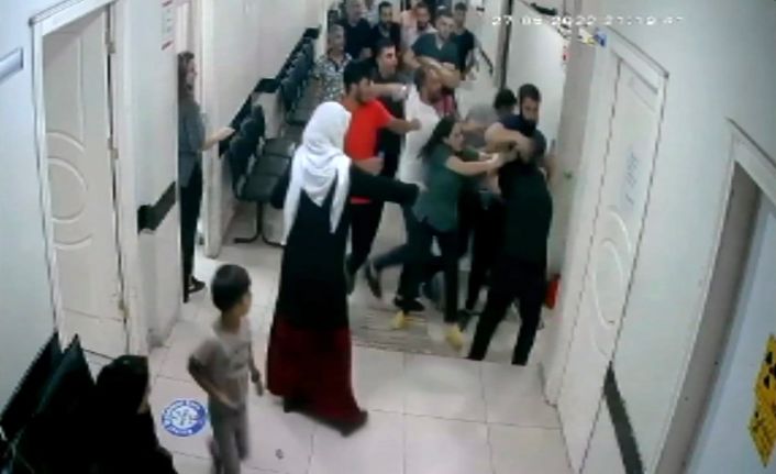 Bakanlığın tutuksuz yargılamaya itiraz ettiği doktora darp olayında 3 tutuklama