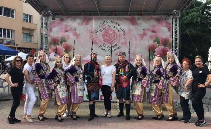Balkanika Halk Oyunları Topluluğu, Bulgaristan’da yapılan ‘Uluslararası Kazanlık Gül Festivali’ne katıldı