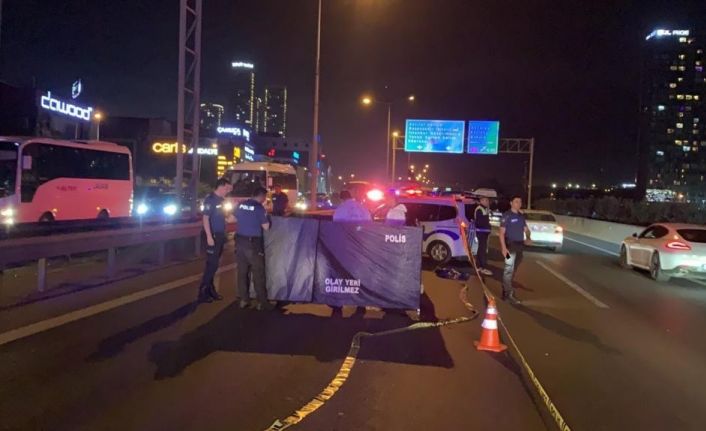 Basın Ekspres’te yolun karşına geçmeye çalışan adam araba çarpması sonucu hayatını kaybetti