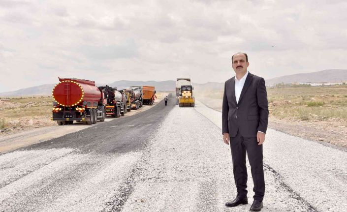 Başkan Altay: “2022’de ilçelerdeki yollara 900 milyon lira yatırım yapıyoruz”