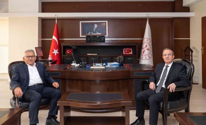 Başkan Büyükkılıç’a “En Çok İstihdam ve En Çok Kadın İstihdamı” plaketi