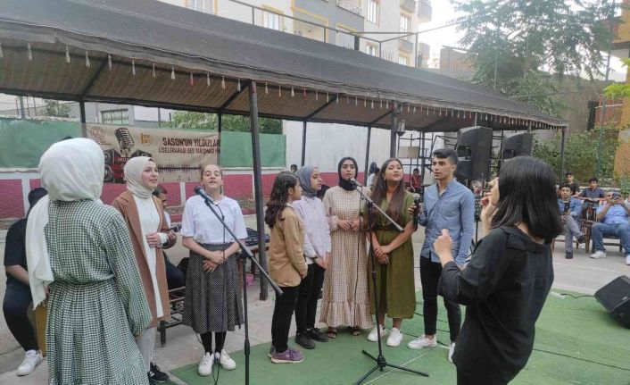 Batman’da lise öğrencilerinden köy okullarına kitap toplamak için çok dilli koro