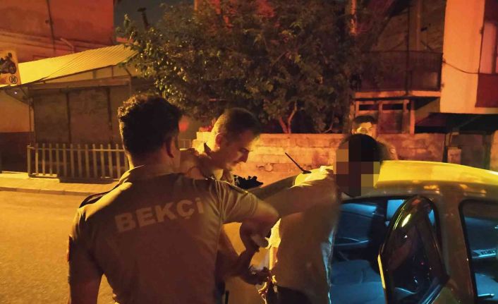 Bekçiler takside yolcu konumunda bulunan kişiden poşet dolusu uyuşturucu hap yakaladı