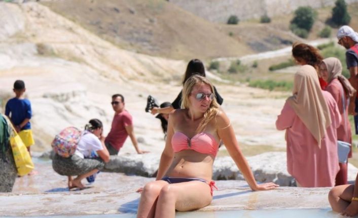 Beyaz cennet Pamukkale’ye gelen ziyaretçi sayısı 5 kat arttı