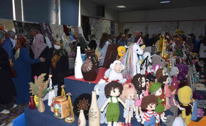 Bitlis’te yıl sonu sergisi