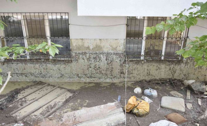 Burdur’da ölüme neden olan selin büyüklüğü, evin duvarındaki izde ortaya çıktı