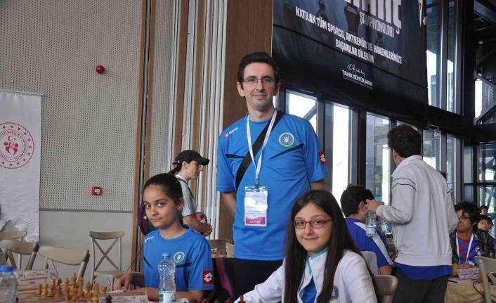 Bursa Büyükşehir Belediyespor Kulübü Satranç Takımları Türkiye Şampiyonası’nda yine zirveyi kaptırmadı