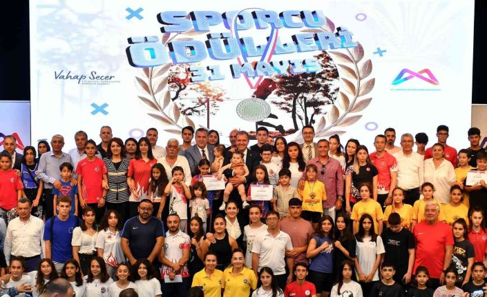 Büyükşehir Belediyesinden sporcu ve antrenörlere 1 milyon 148 bin lira ödül