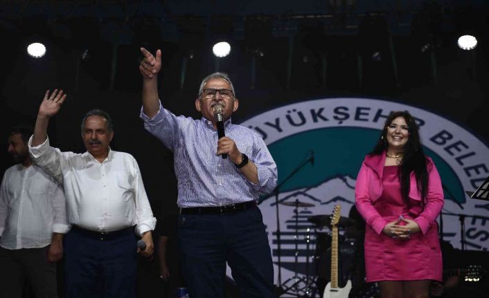 Büyükşehir’in ’Yaza Merhaba Festivali’ne muhteşem ilgi